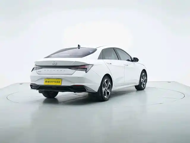 Hyundai Elantra — фото 4