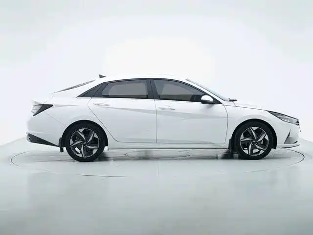 Hyundai Elantra — фото 5