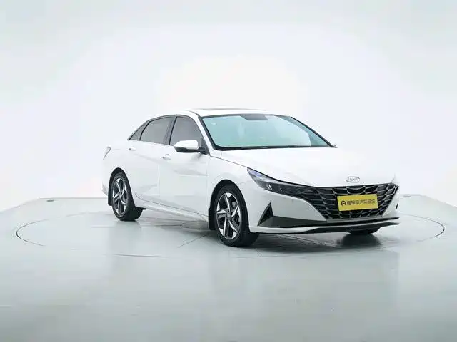 Hyundai Elantra — фото 8