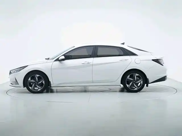 Hyundai Elantra — фото 9