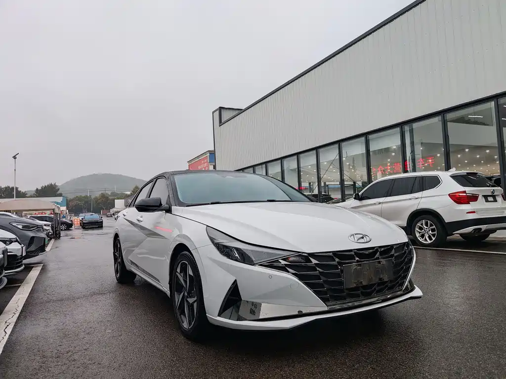Hyundai Elantra — фото 3