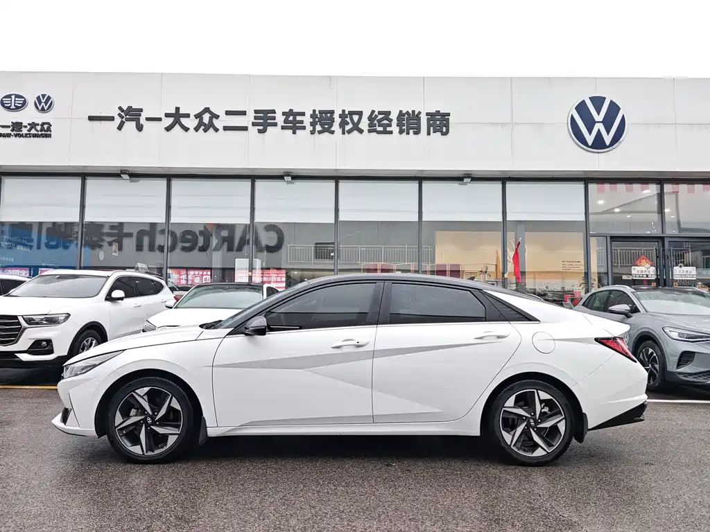 Hyundai Elantra — фото 4
