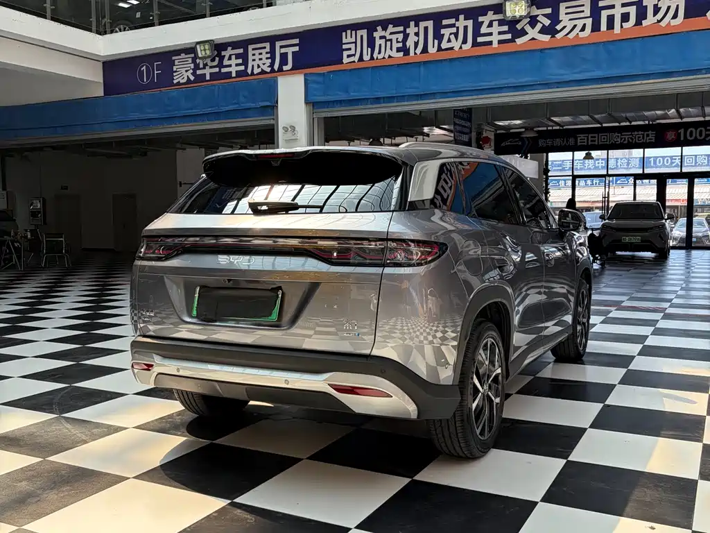 BYD L DM-i — фото 4