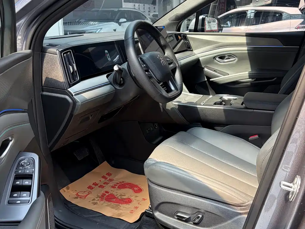 BYD L DM-i — фото 7