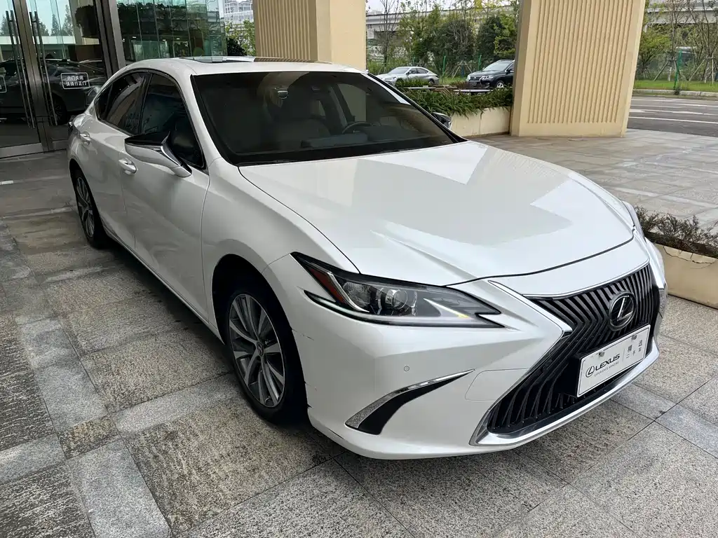 Lexus ES — фото 3