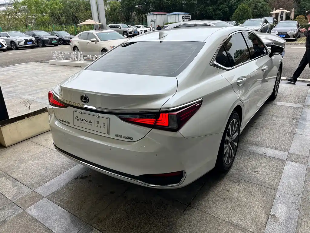 Lexus ES — фото 5