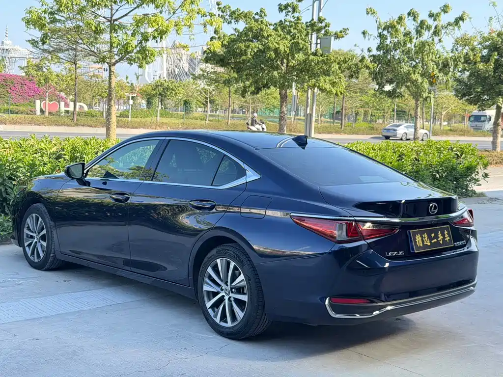 Lexus ES — фото 4