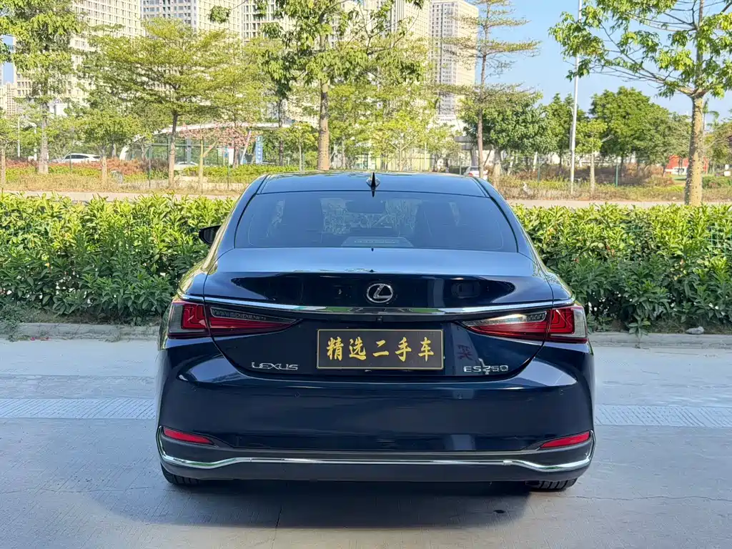 Lexus ES — фото 5