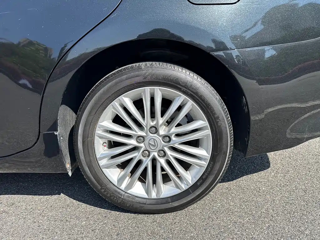 Lexus ES — фото 14
