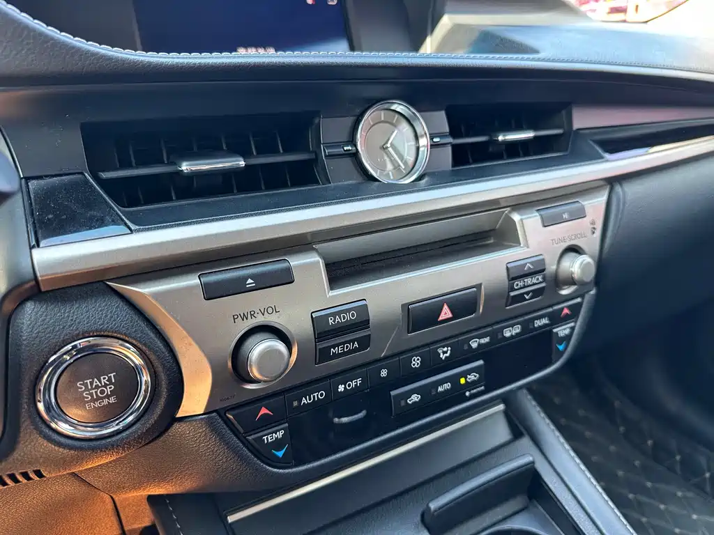 Lexus ES — фото 10