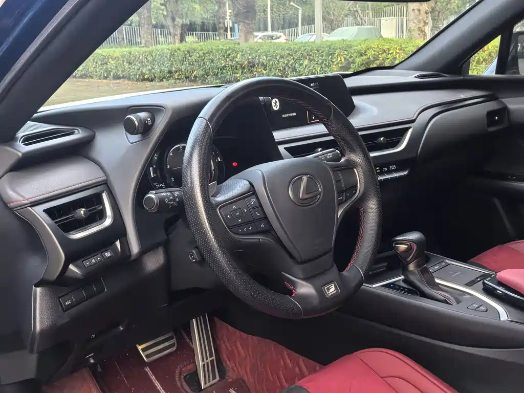 Lexus UX — фото 15