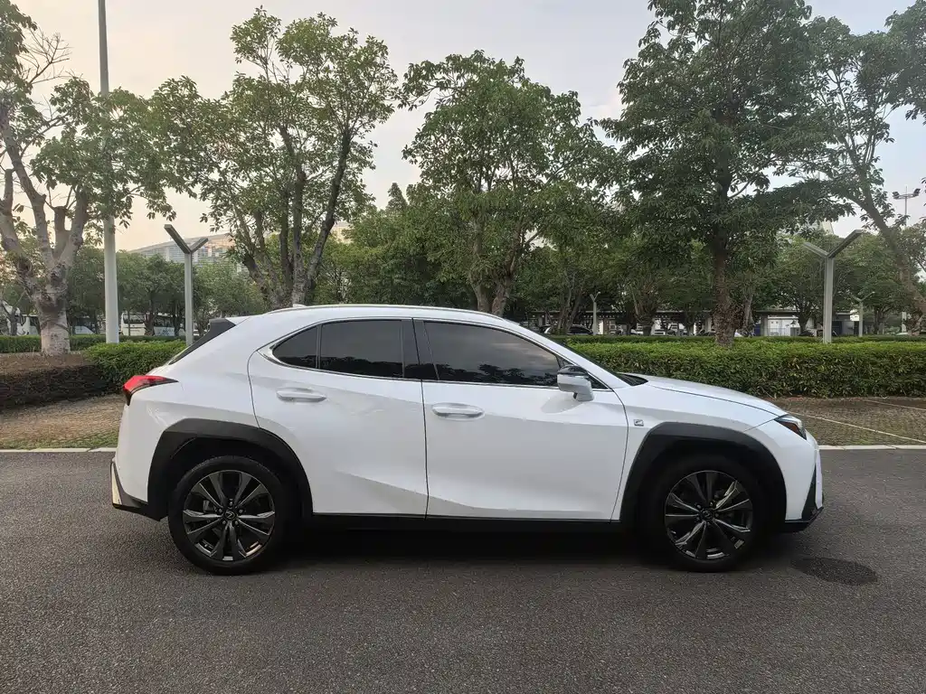 Lexus UX — фото 4