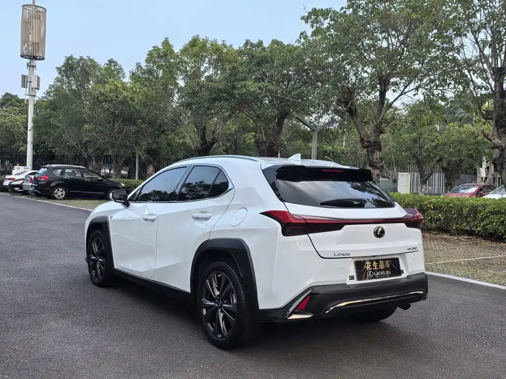 Lexus UX — фото 6