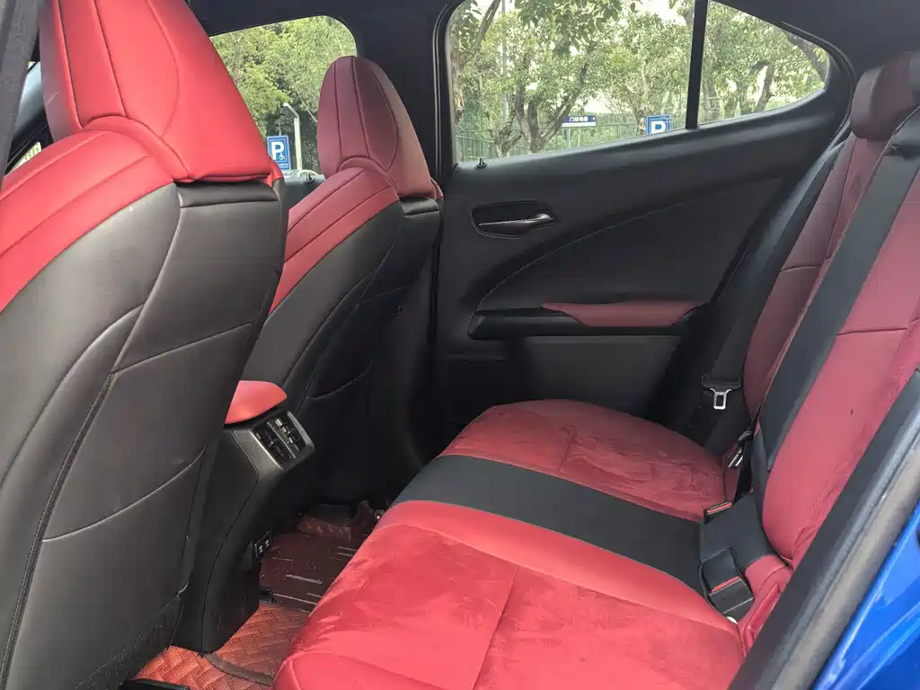 Lexus UX — фото 10