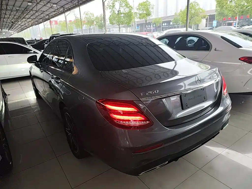 Mercedes-Benz E-Class (Import) — фото 4