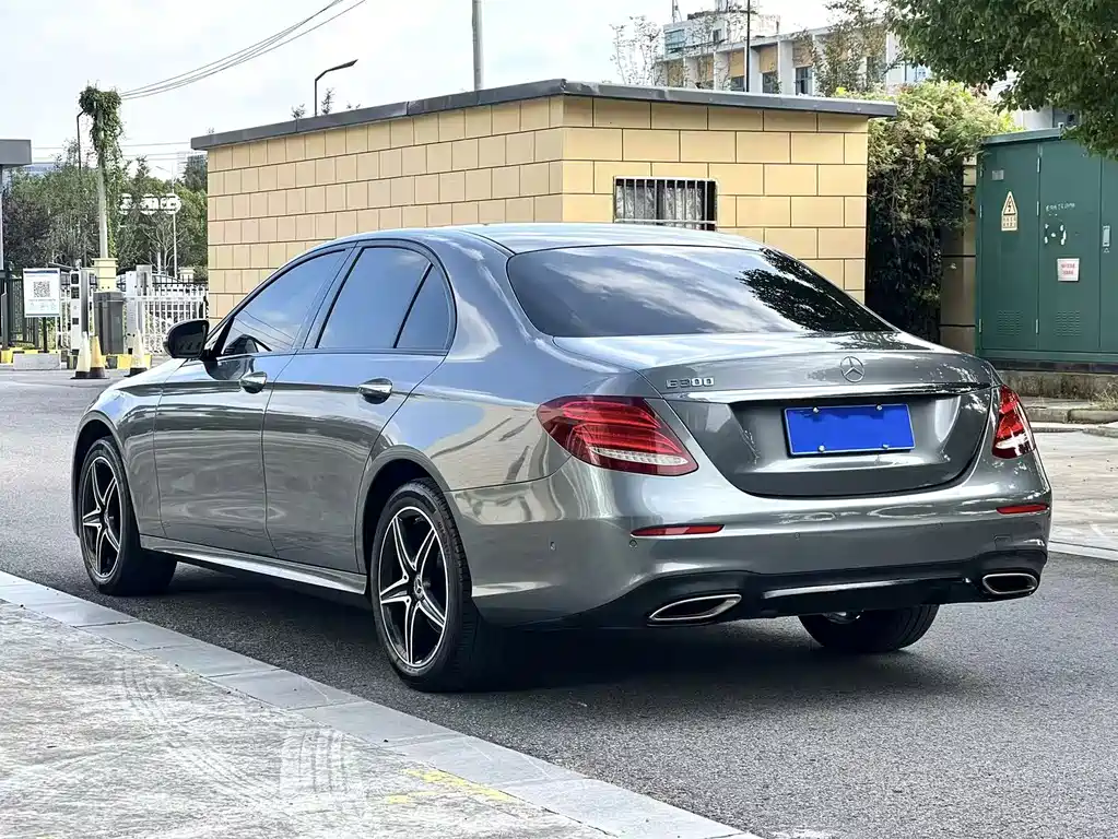 Mercedes-Benz E-Class (Import) — фото 4