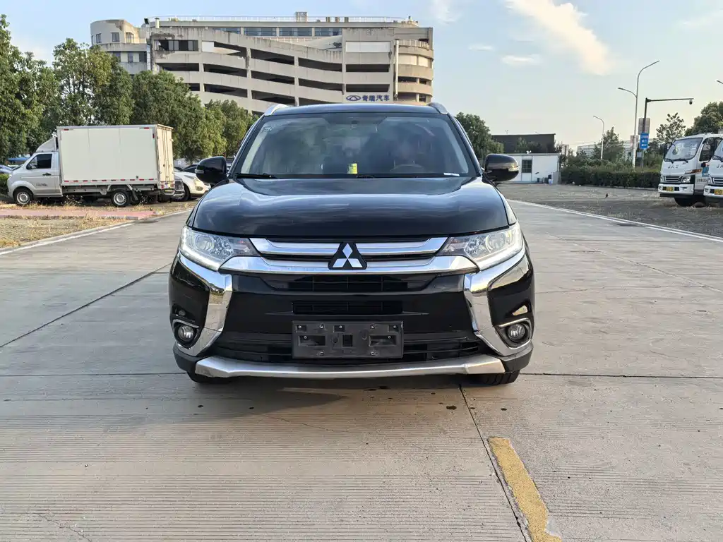 Mitsubishi Outlander — фото 2