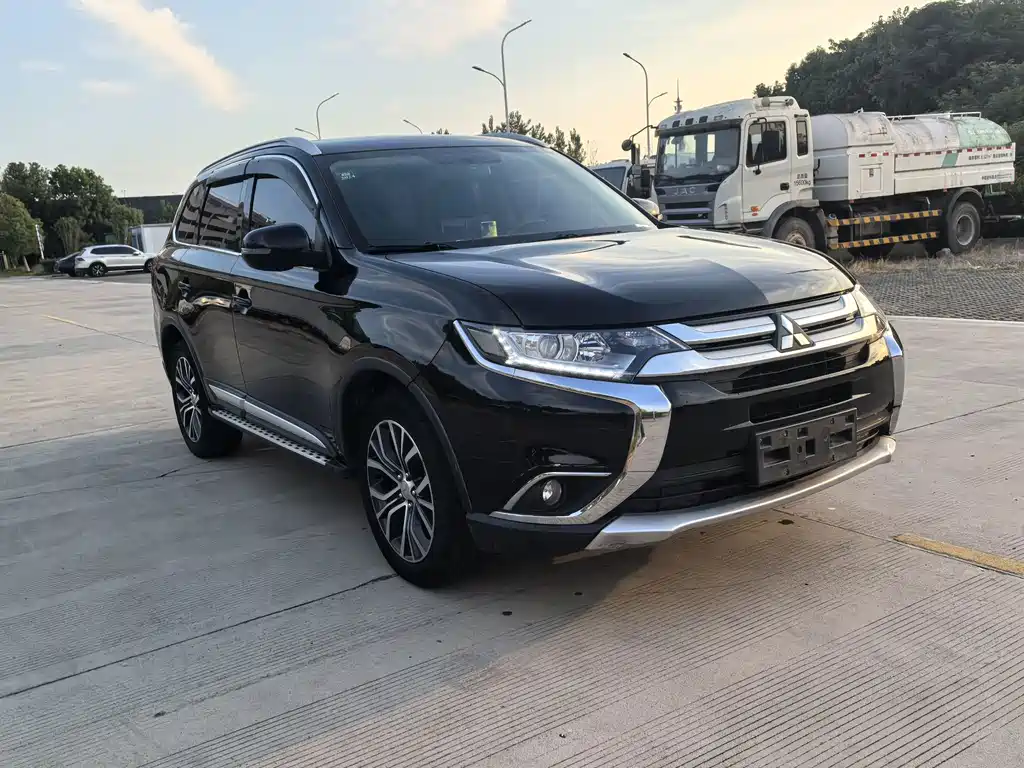 Mitsubishi Outlander — фото 3