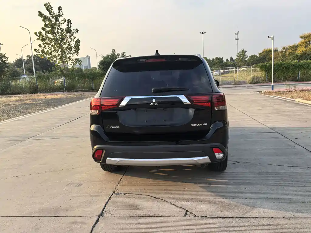 Mitsubishi Outlander — фото 4