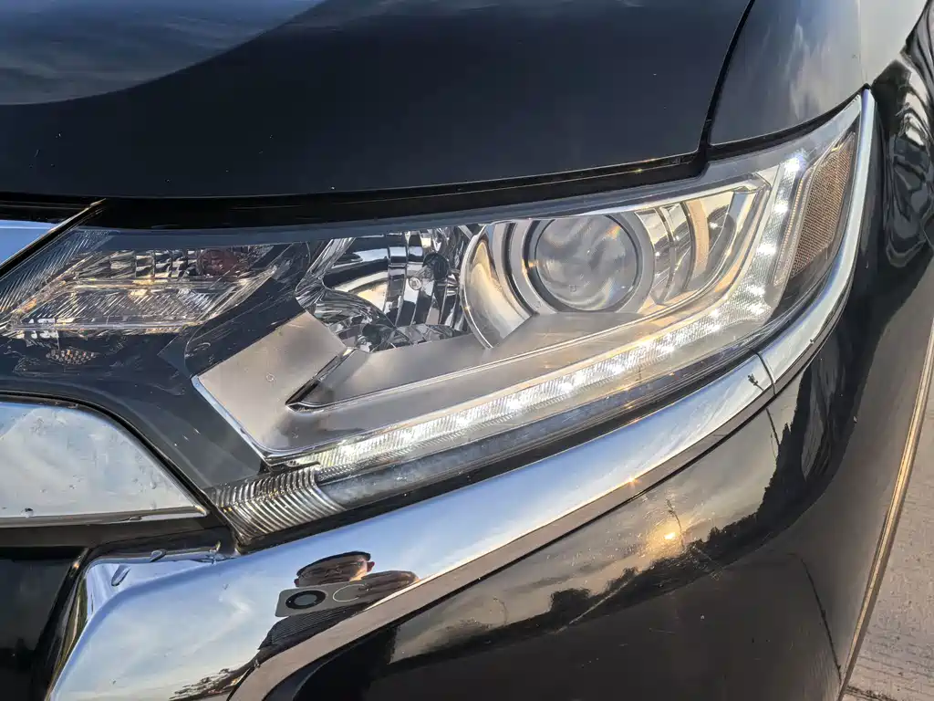 Mitsubishi Outlander — фото 10