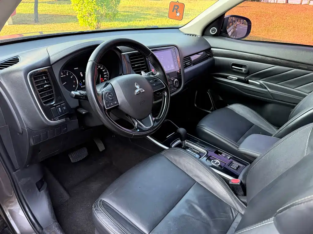 Mitsubishi Outlander — фото 11