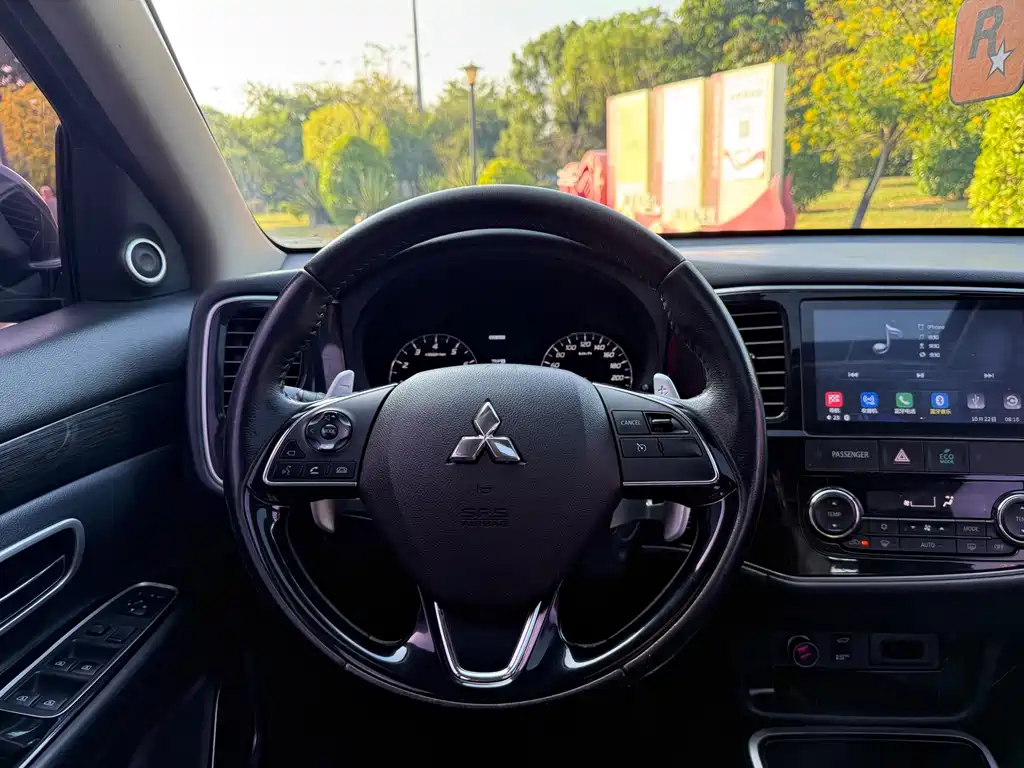 Mitsubishi Outlander — фото 17