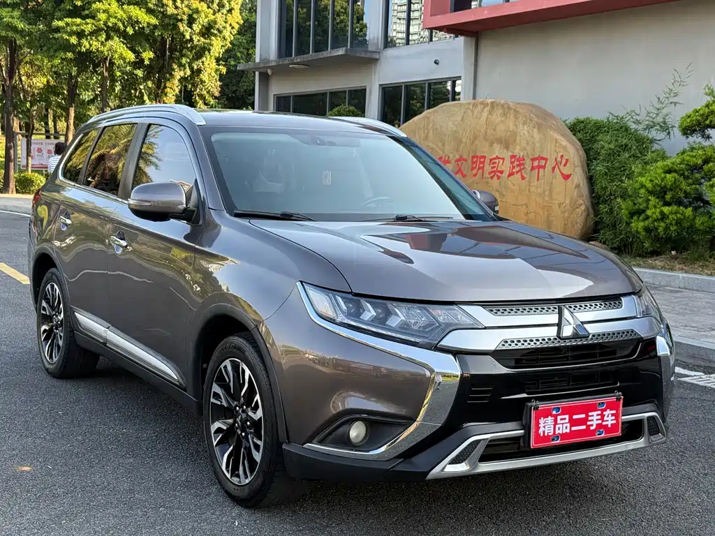 Mitsubishi Outlander — фото 3