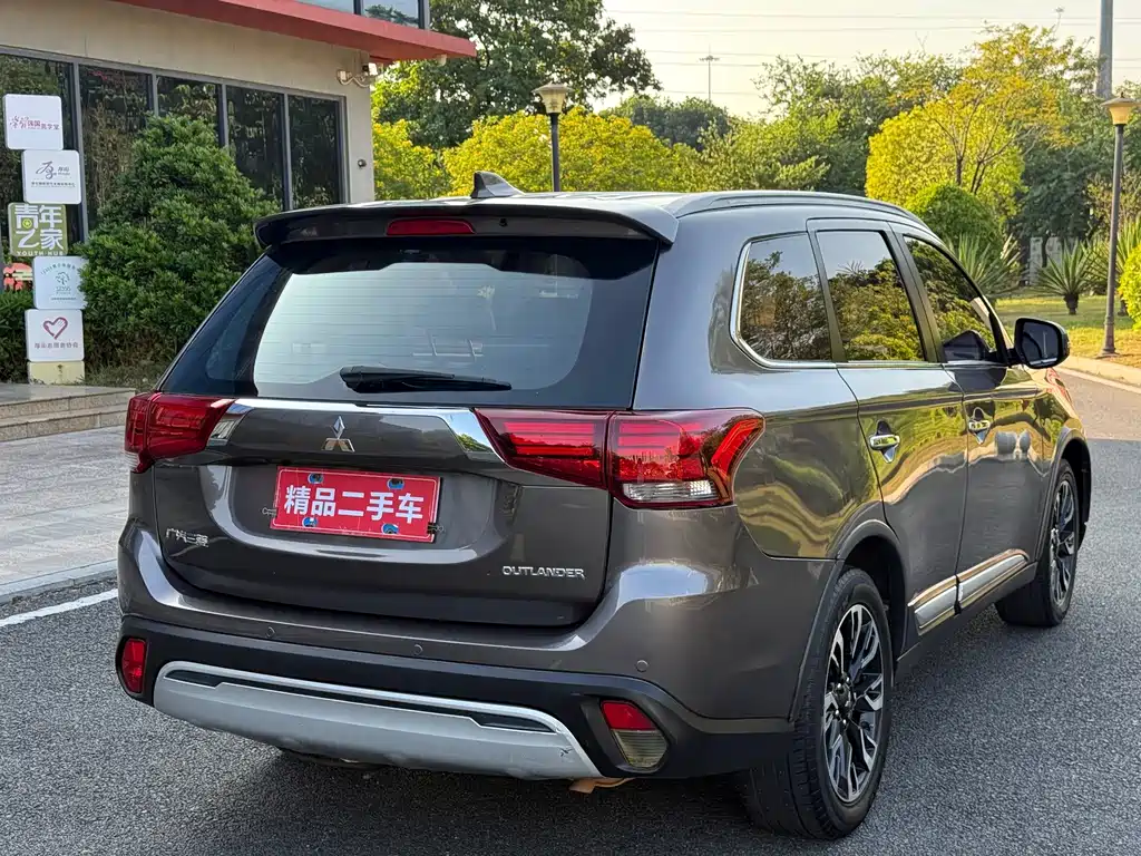 Mitsubishi Outlander — фото 4