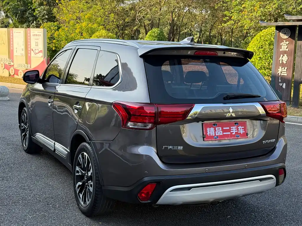 Mitsubishi Outlander — фото 5