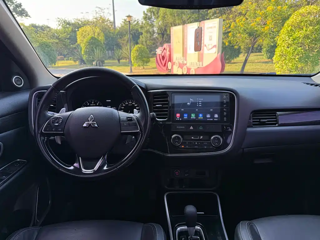 Mitsubishi Outlander — фото 10