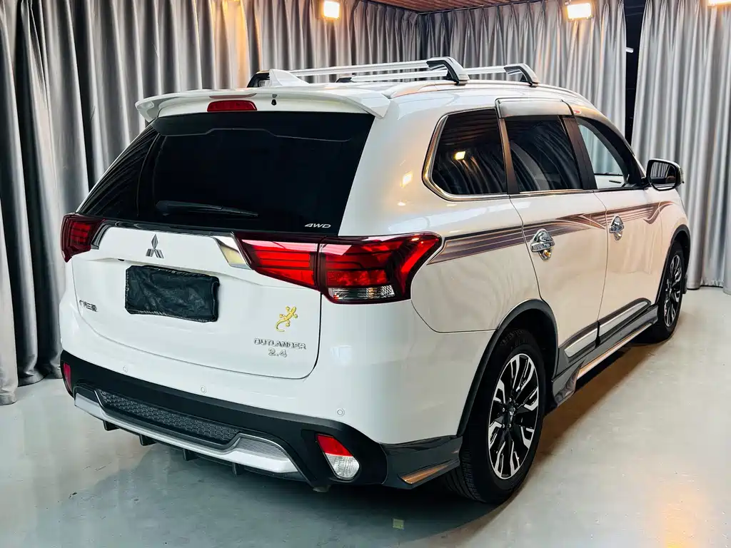 Mitsubishi Outlander — фото 4