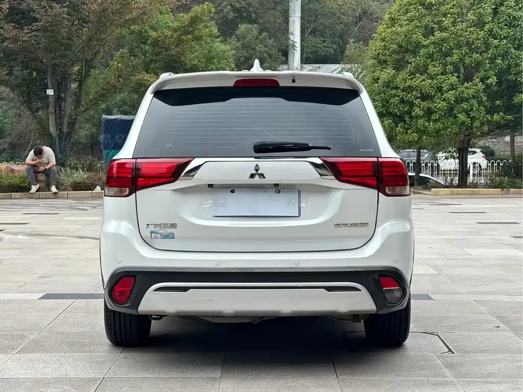 Mitsubishi Outlander — фото 6