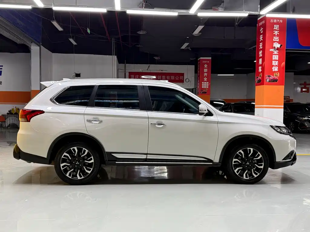 Mitsubishi Outlander — фото 4