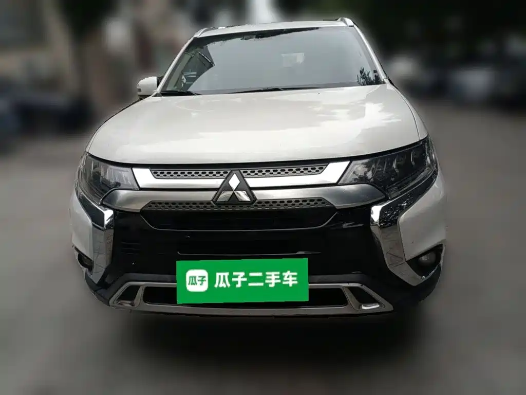 Mitsubishi Outlander — фото 2