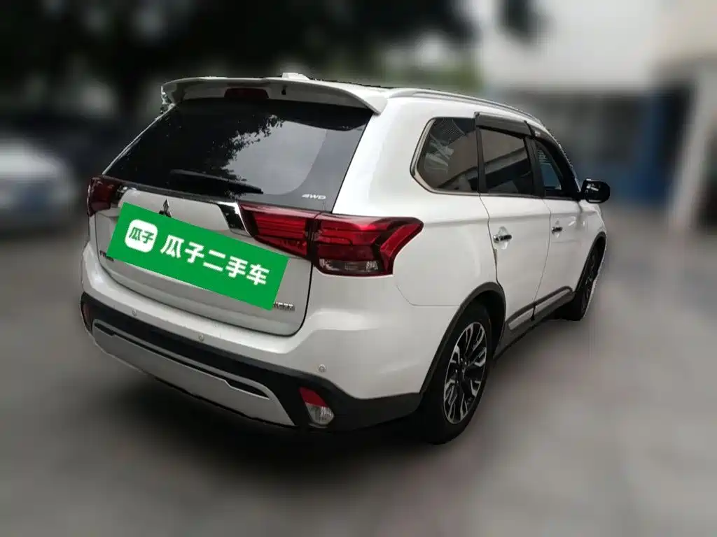 Mitsubishi Outlander — фото 4