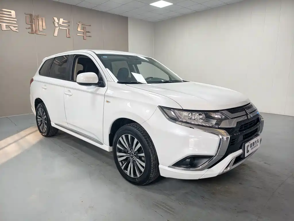 Mitsubishi Outlander — фото 3
