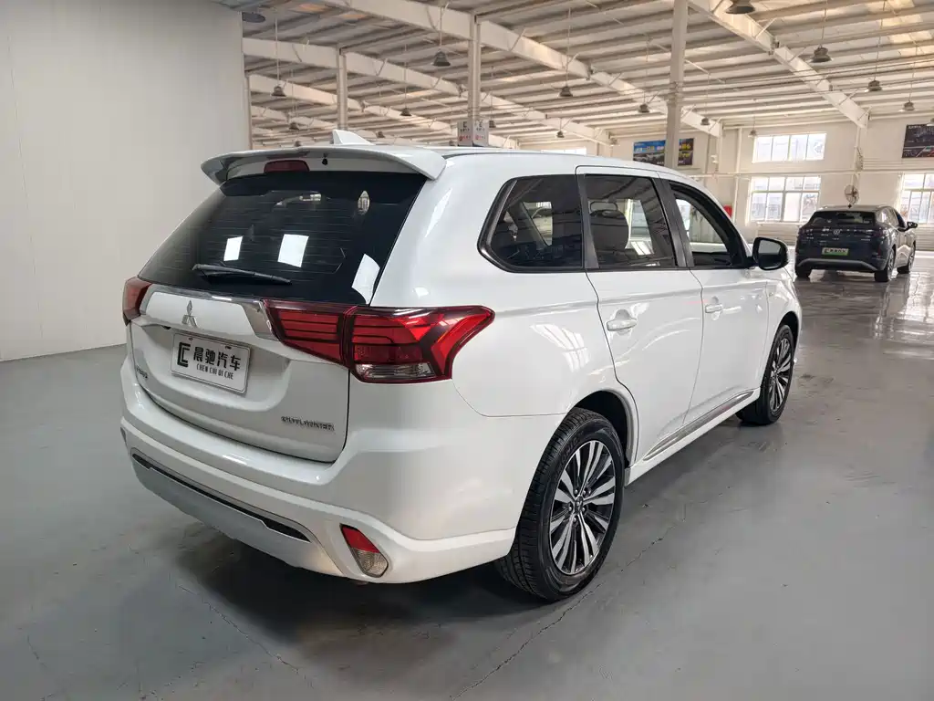 Mitsubishi Outlander — фото 4