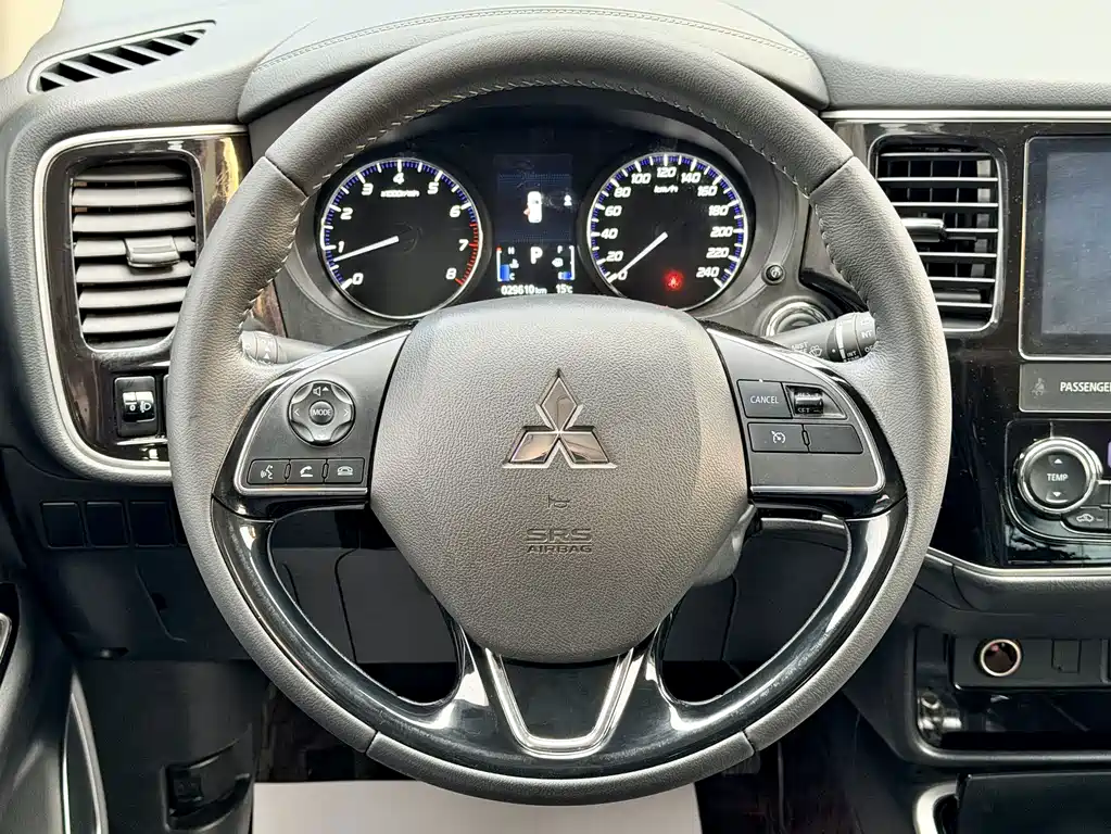 Mitsubishi Outlander — фото 6