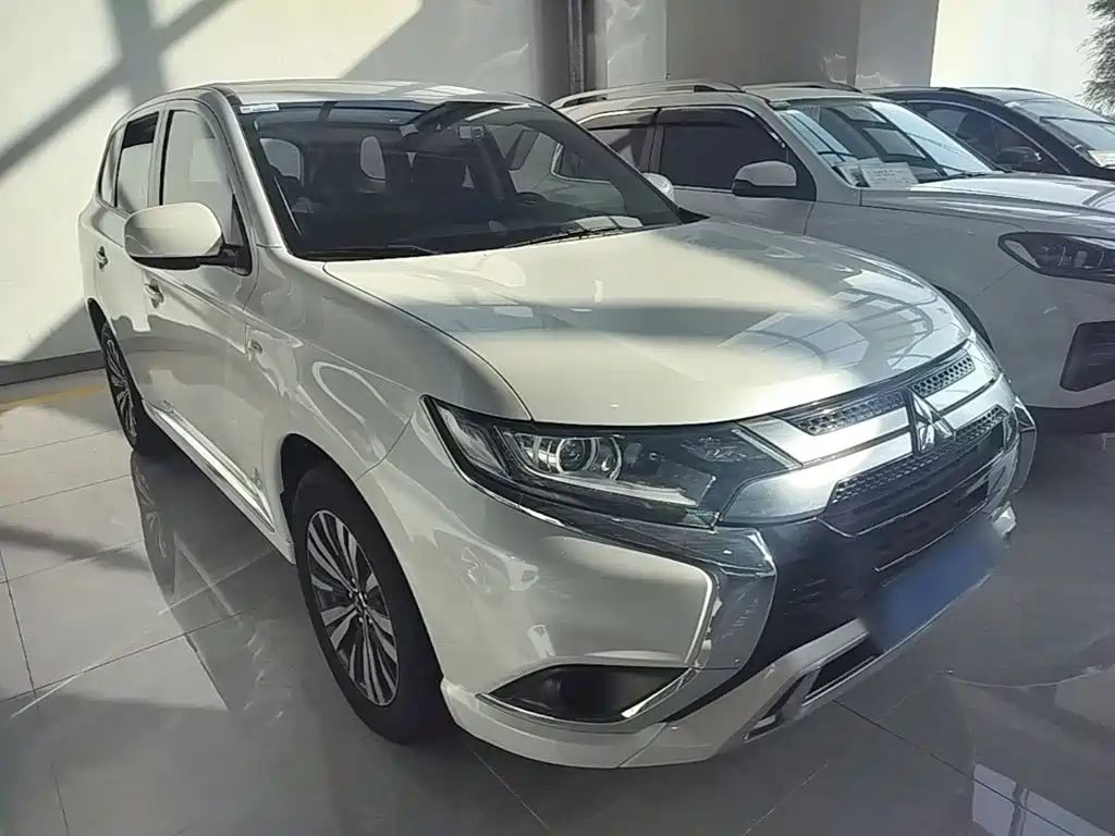 Mitsubishi Outlander — фото 3