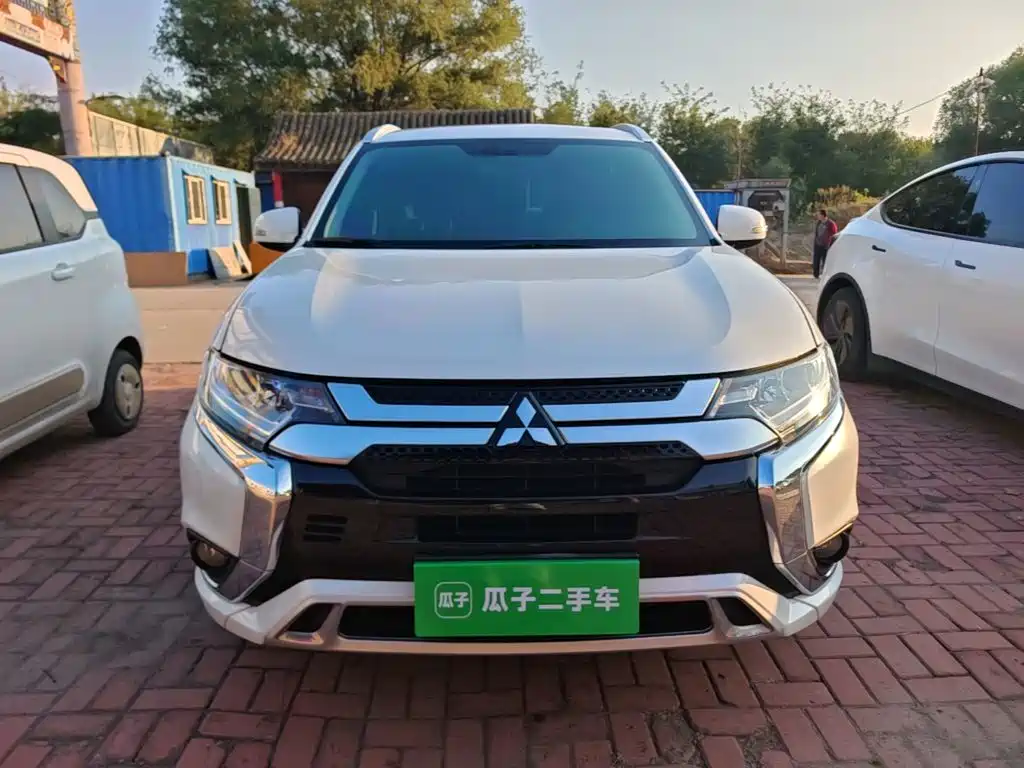 Mitsubishi Outlander — фото 2