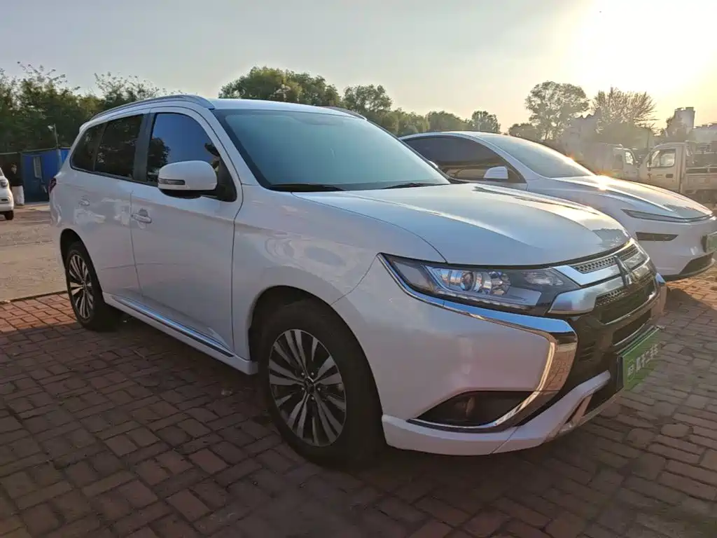 Mitsubishi Outlander — фото 3
