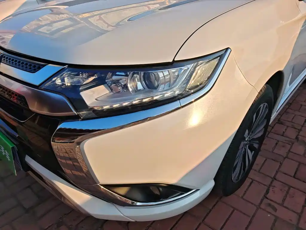 Mitsubishi Outlander — фото 23