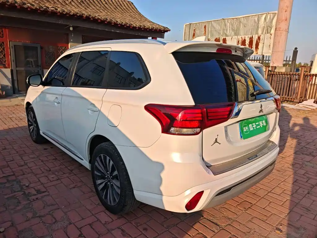Mitsubishi Outlander — фото 4