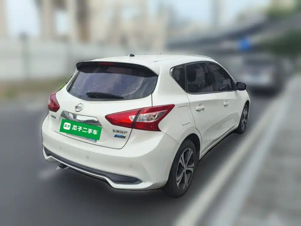 Nissan Tiida — фото 4