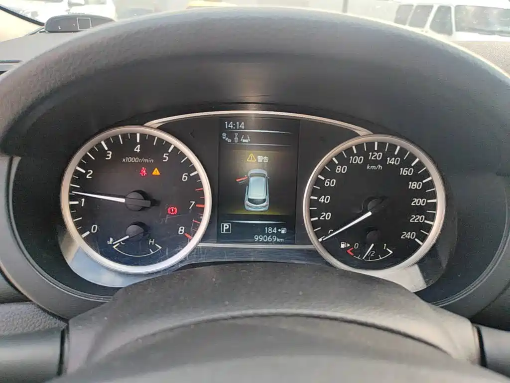 Nissan Tiida — фото 11