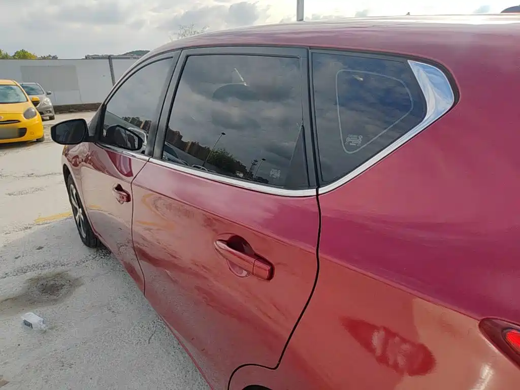 Nissan Tiida — фото 4