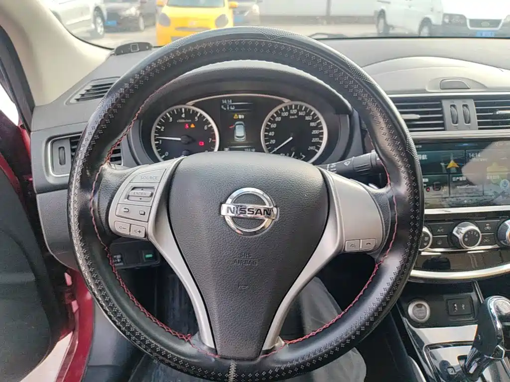 Nissan Tiida — фото 10