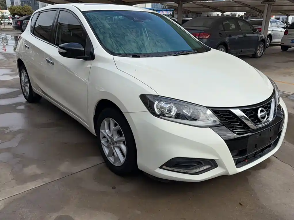 Nissan Tiida — фото 4