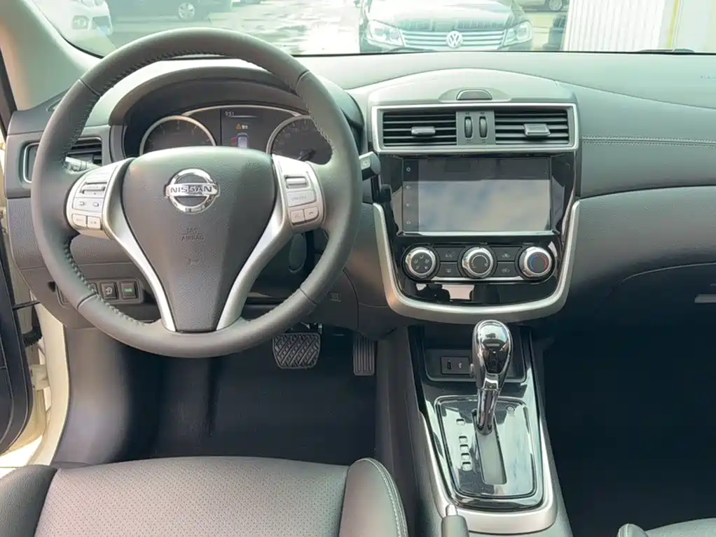 Nissan Tiida — фото 9