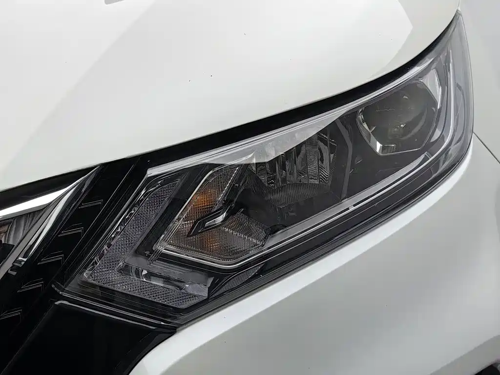 Nissan Qashqai — фото 7